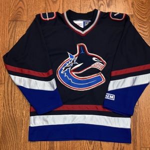 Vancouver Canucks Youth Jersey, small/medium.